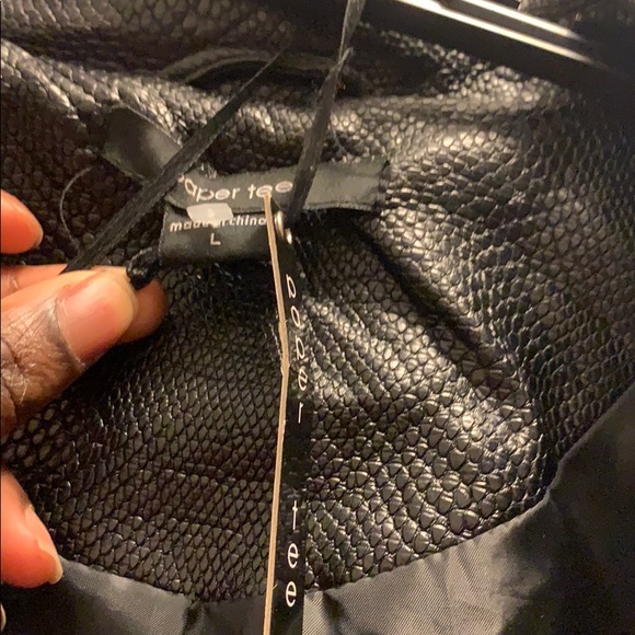 ‼️$25 today only‼️ Black vegan leather jacket - Picture 2 of 2